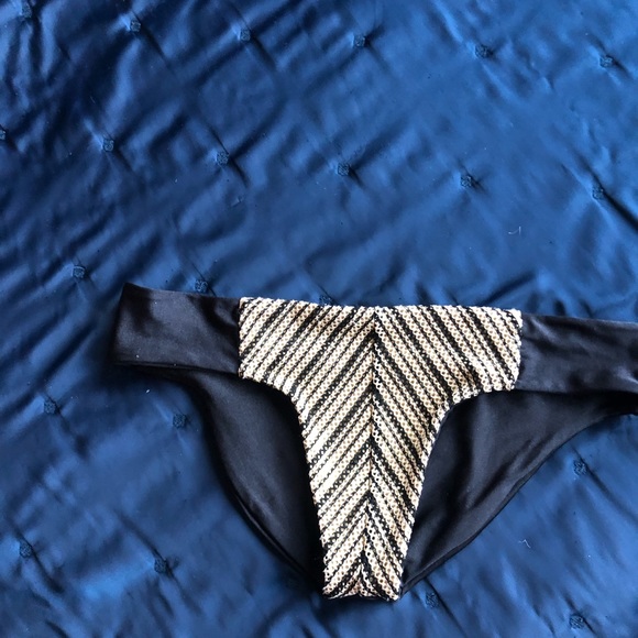 Tiny swim bottoms - Picture 2 of 3